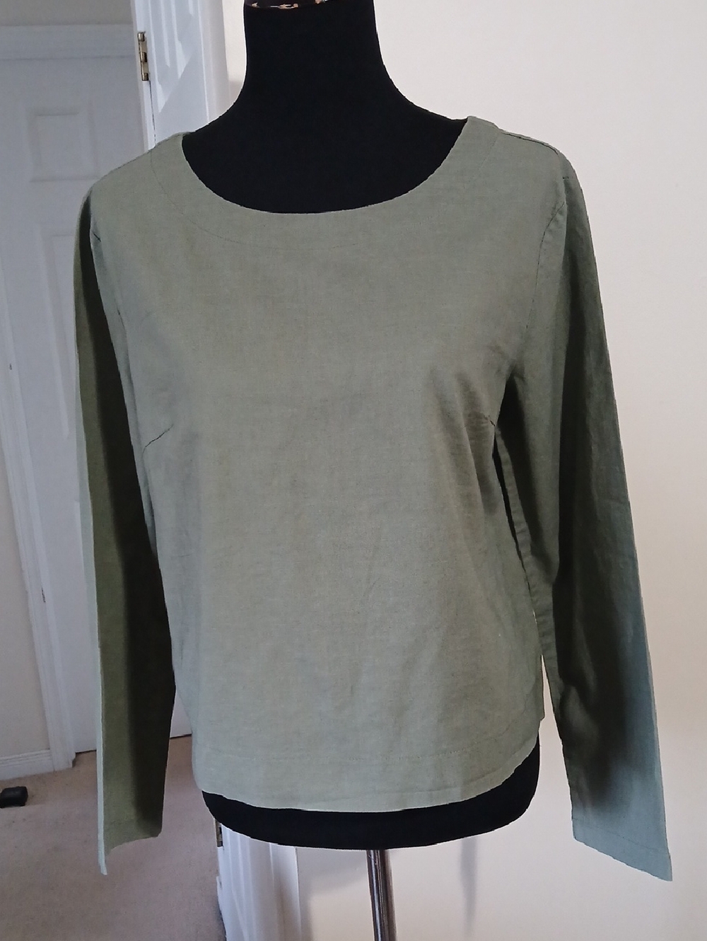 Women's Olive Green Long Sleeve Linen-Blend Top